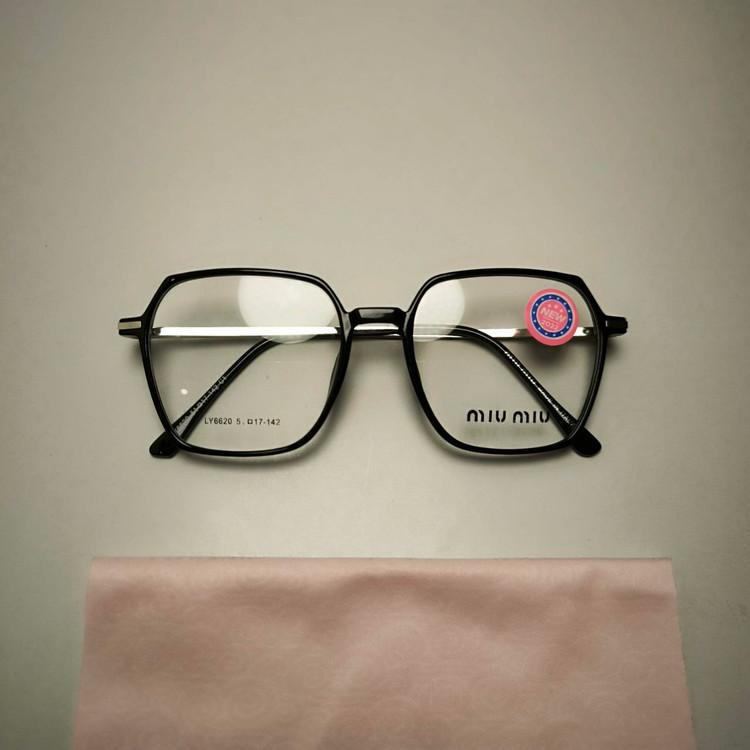 عینک طبی کائوچو miu miu کد 6620