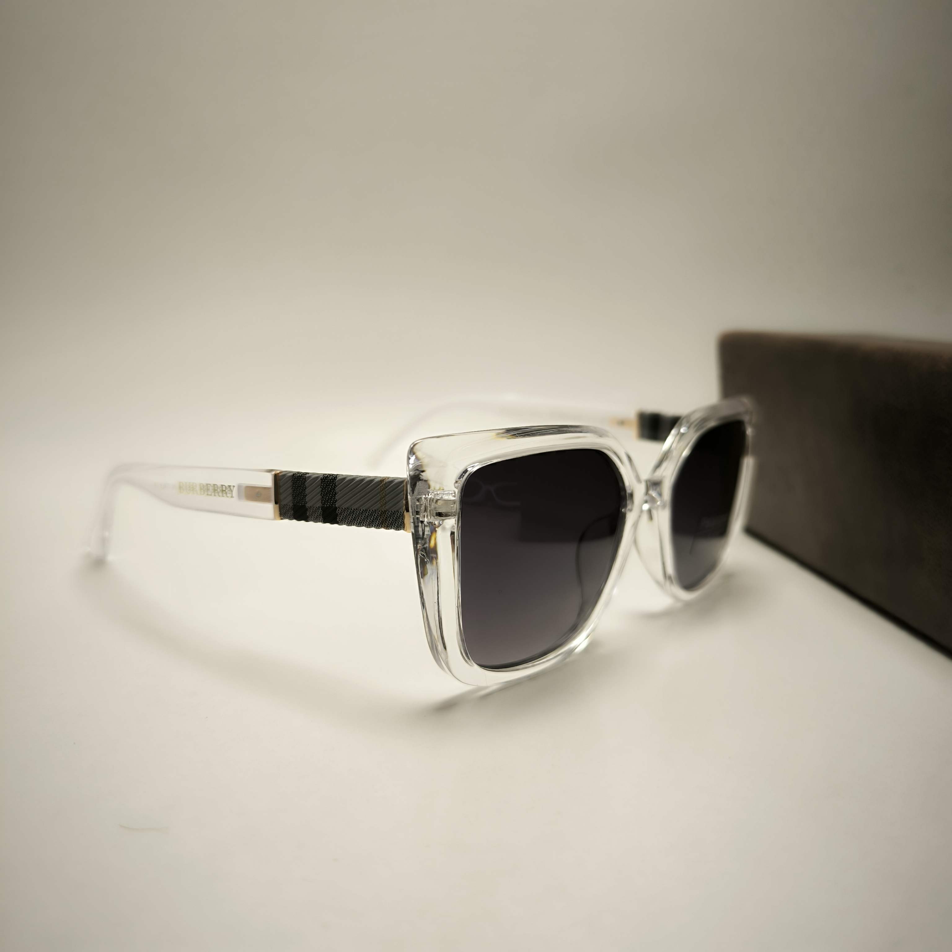 عینک آفتابی پلاریزه زنانه BURBERRY کد 8034