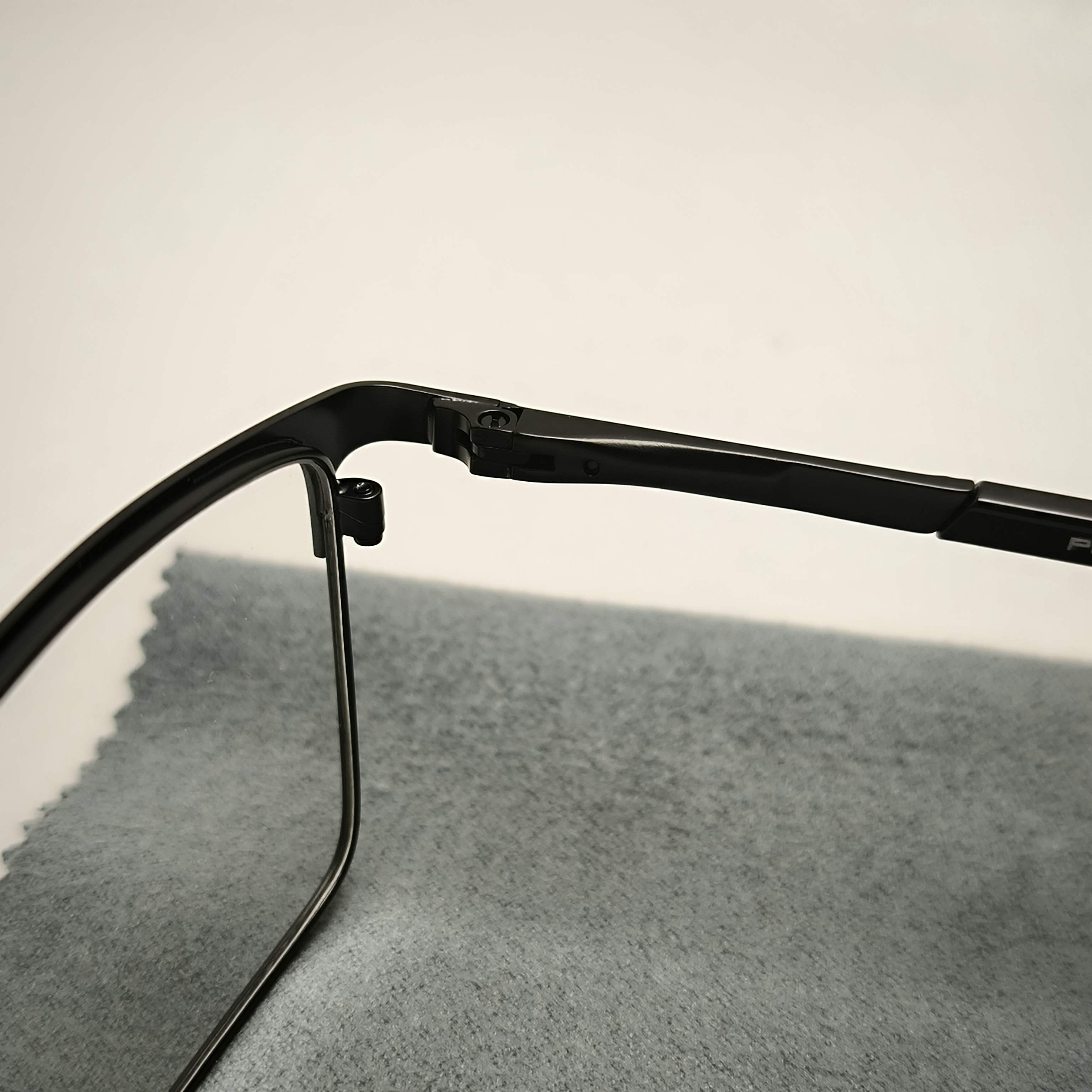 عینک طبی فلزی مردانه PORSCHE DESIGN کد 8620