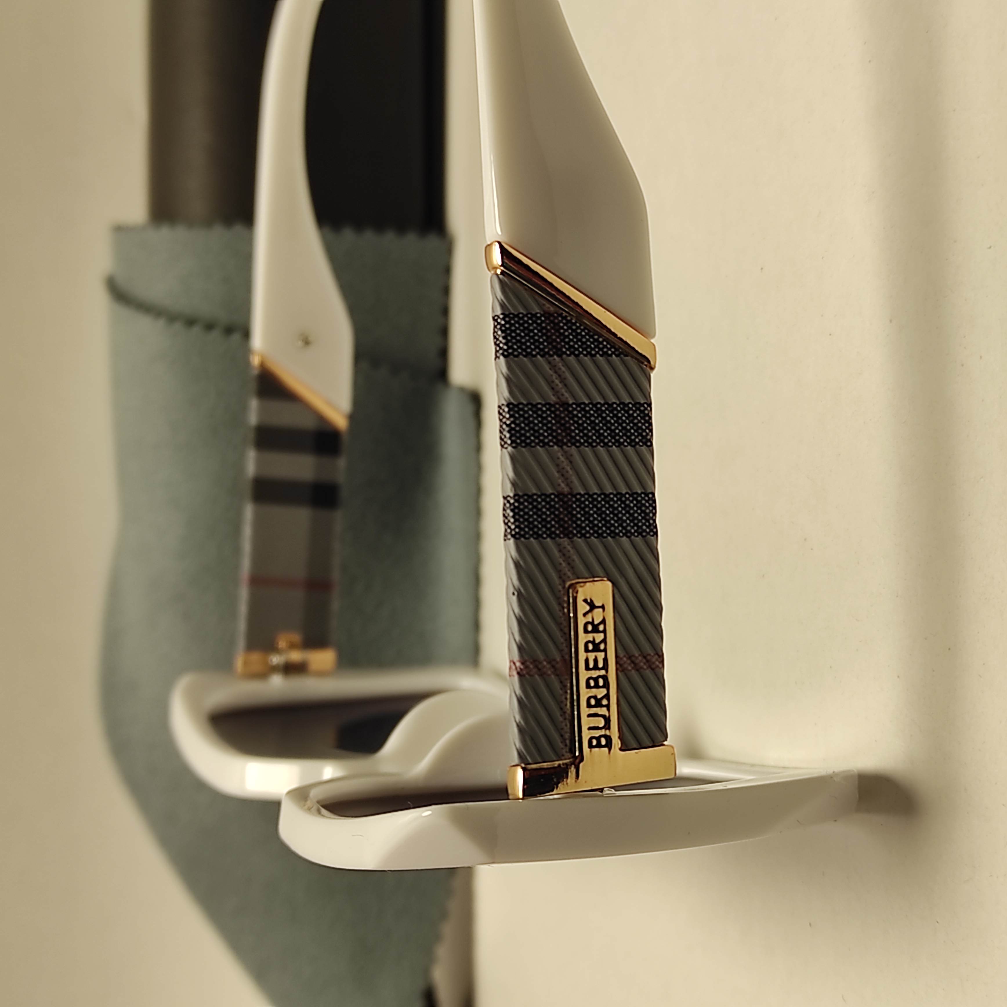 عینک آفتابی پلاریزه زنانه BURBERRY کد 8905