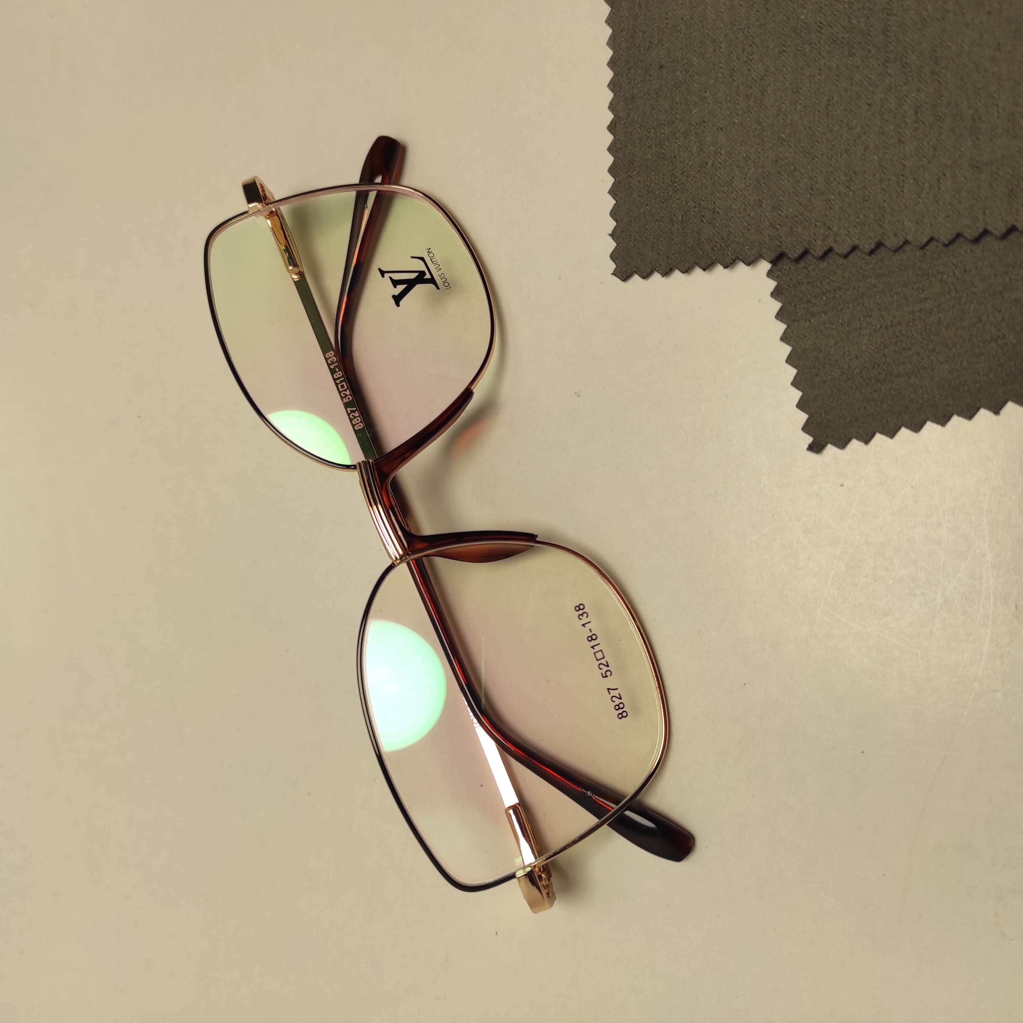 عینک طبی زنانه فلزی پد یک تیکه برند LOUIS VUITTON کد 8827