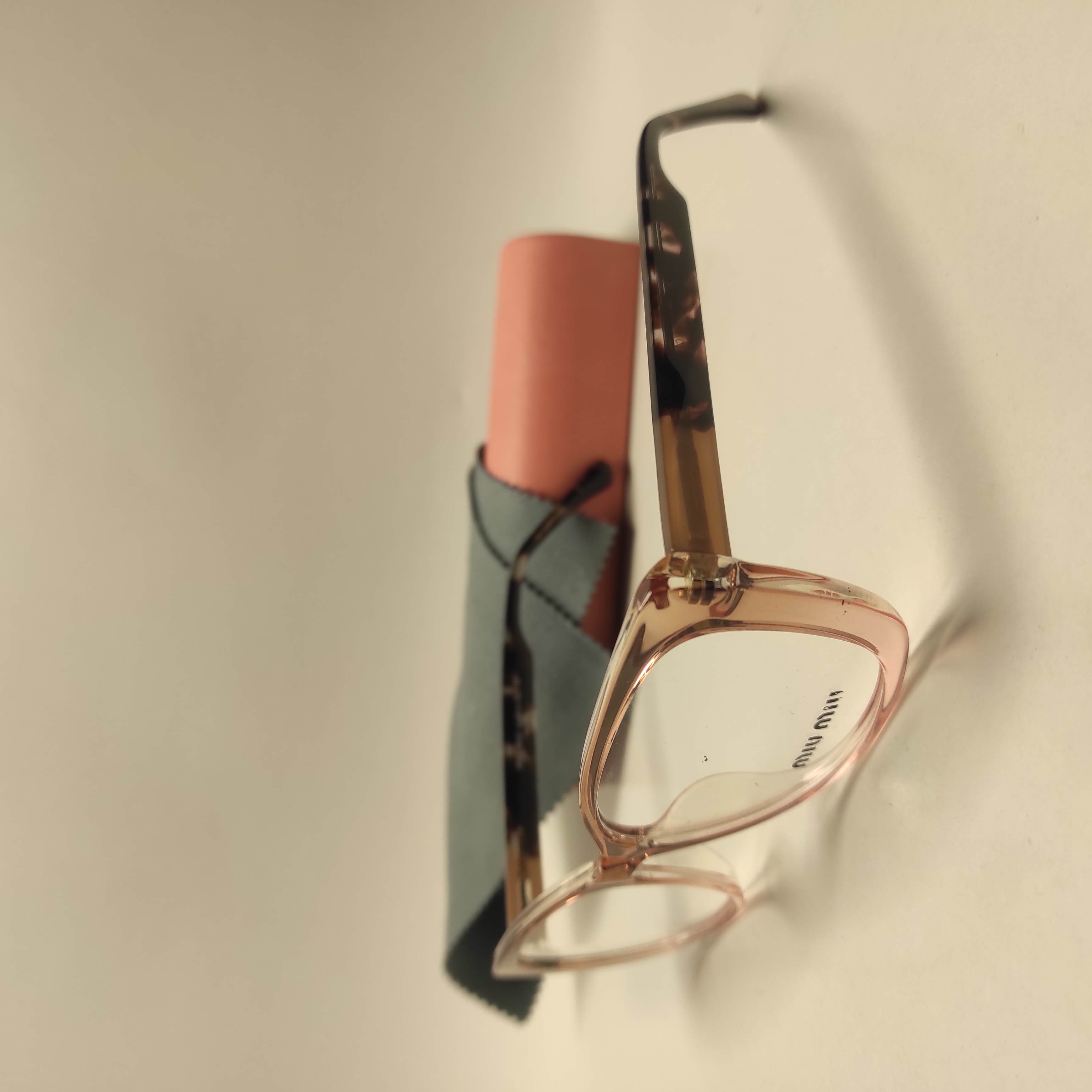 عینک طبی زنانه کائوچو اسیتیت برند MIU MIU کد 81904
