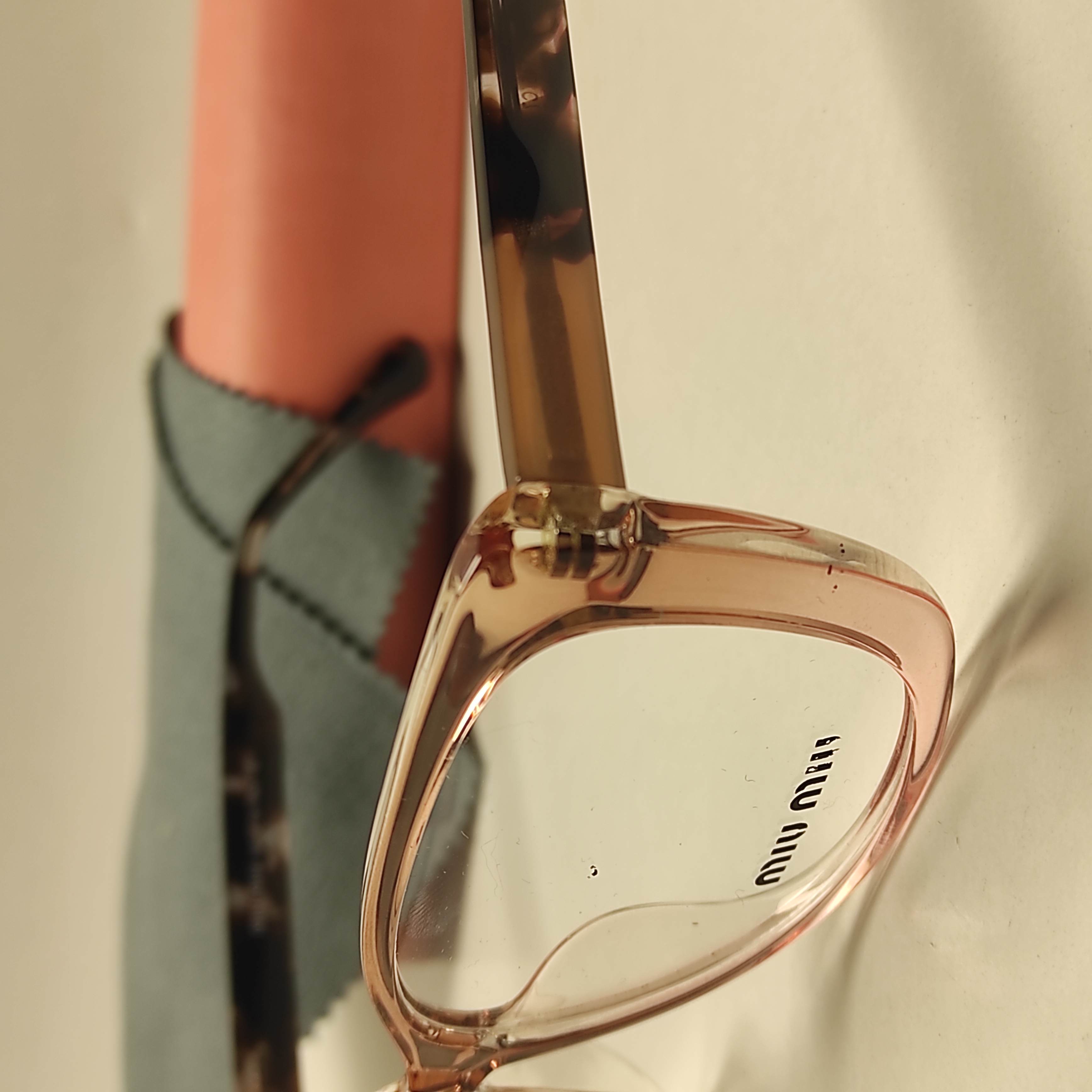 عینک طبی زنانه کائوچو اسیتیت برند MIU MIU کد 81904