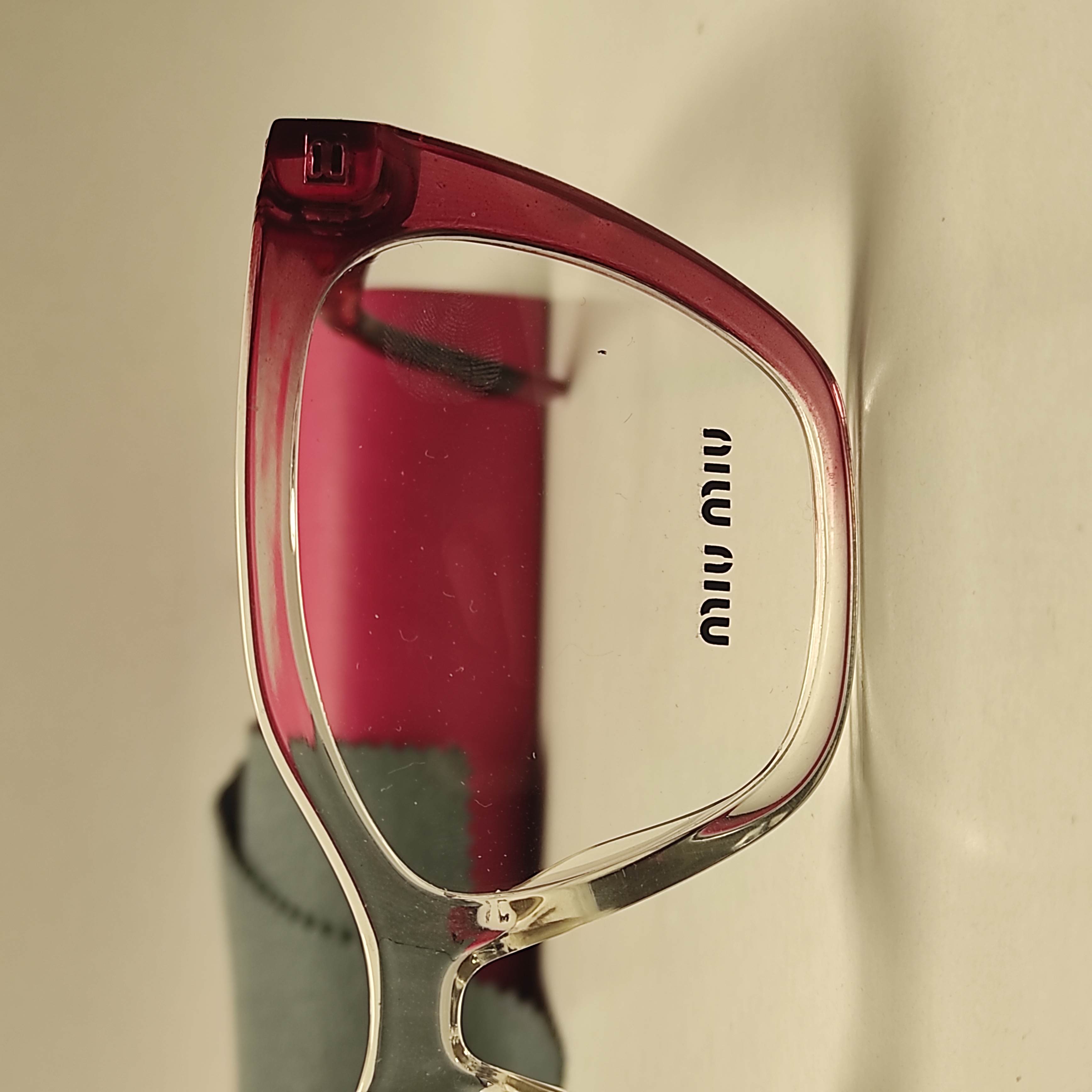 عینک طبی زنانه کائوچو اسیتیت برند MIU MIU کد 81905