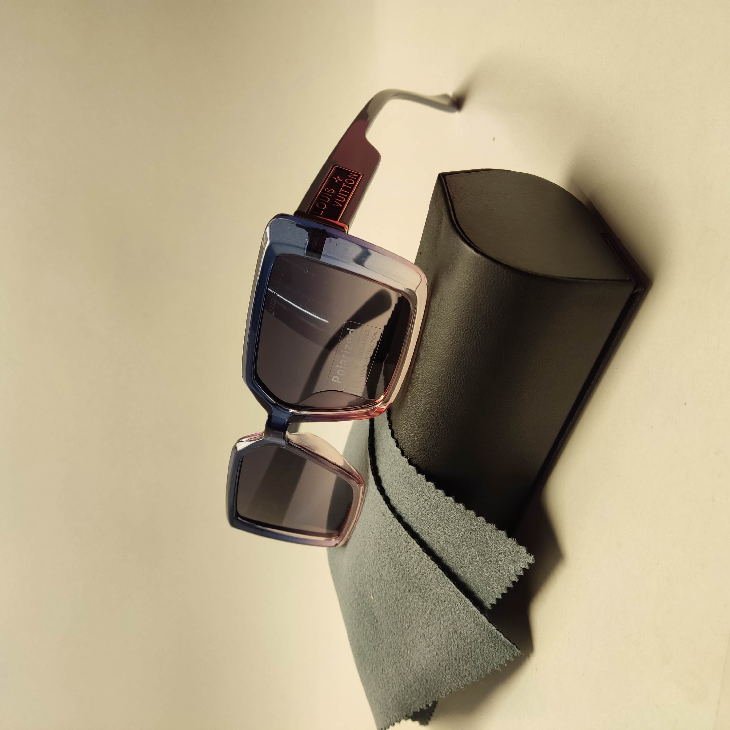 عینک افتابی زنانه پلاریزه برند LOUIS VUITTON کد 8955