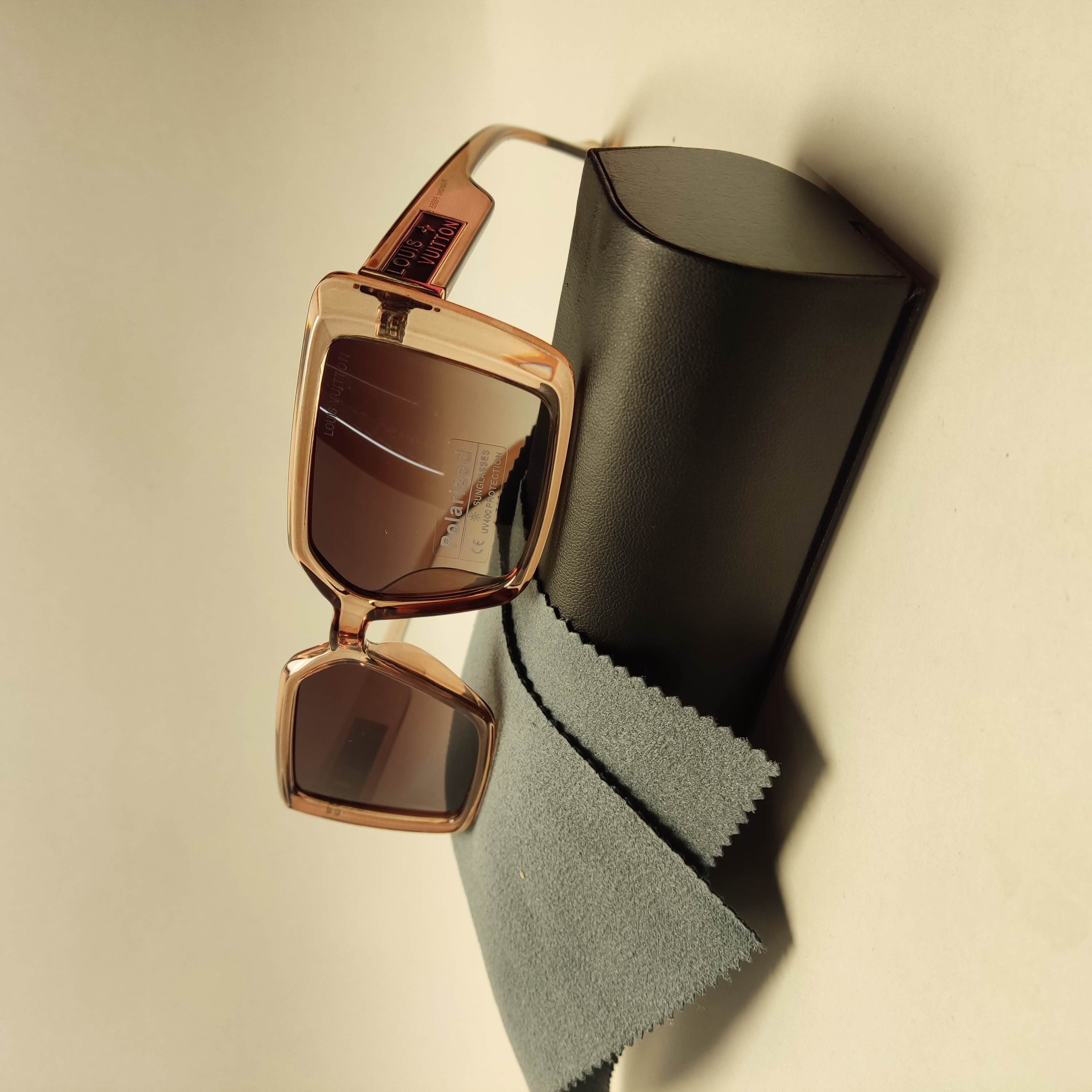 عینک افتابی زنانه پلاریزه برند LOUIS VUITTON کد 8955
