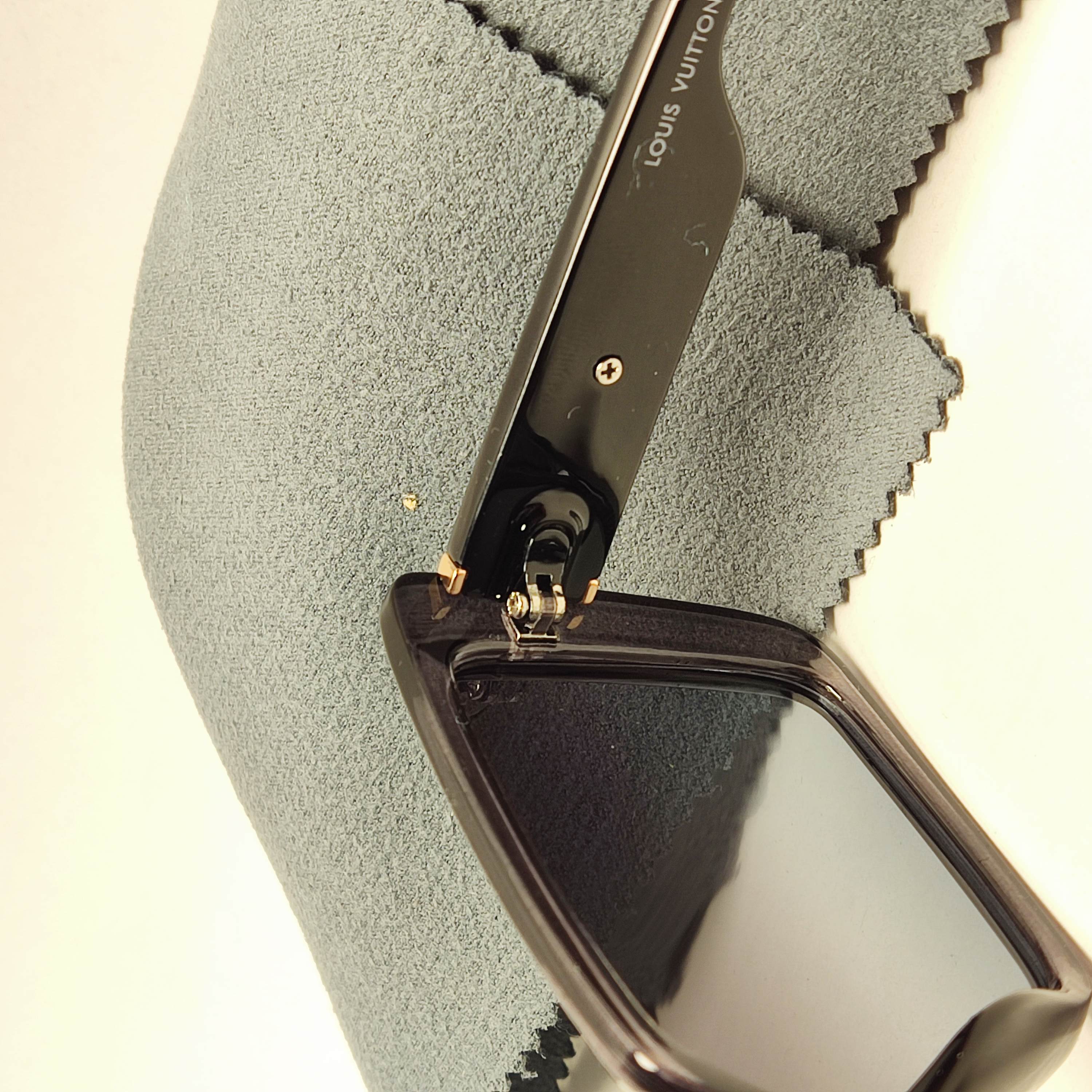 عینک افتابی زنانه پلاریزه برند LOUIS VUITTON کد 8955
