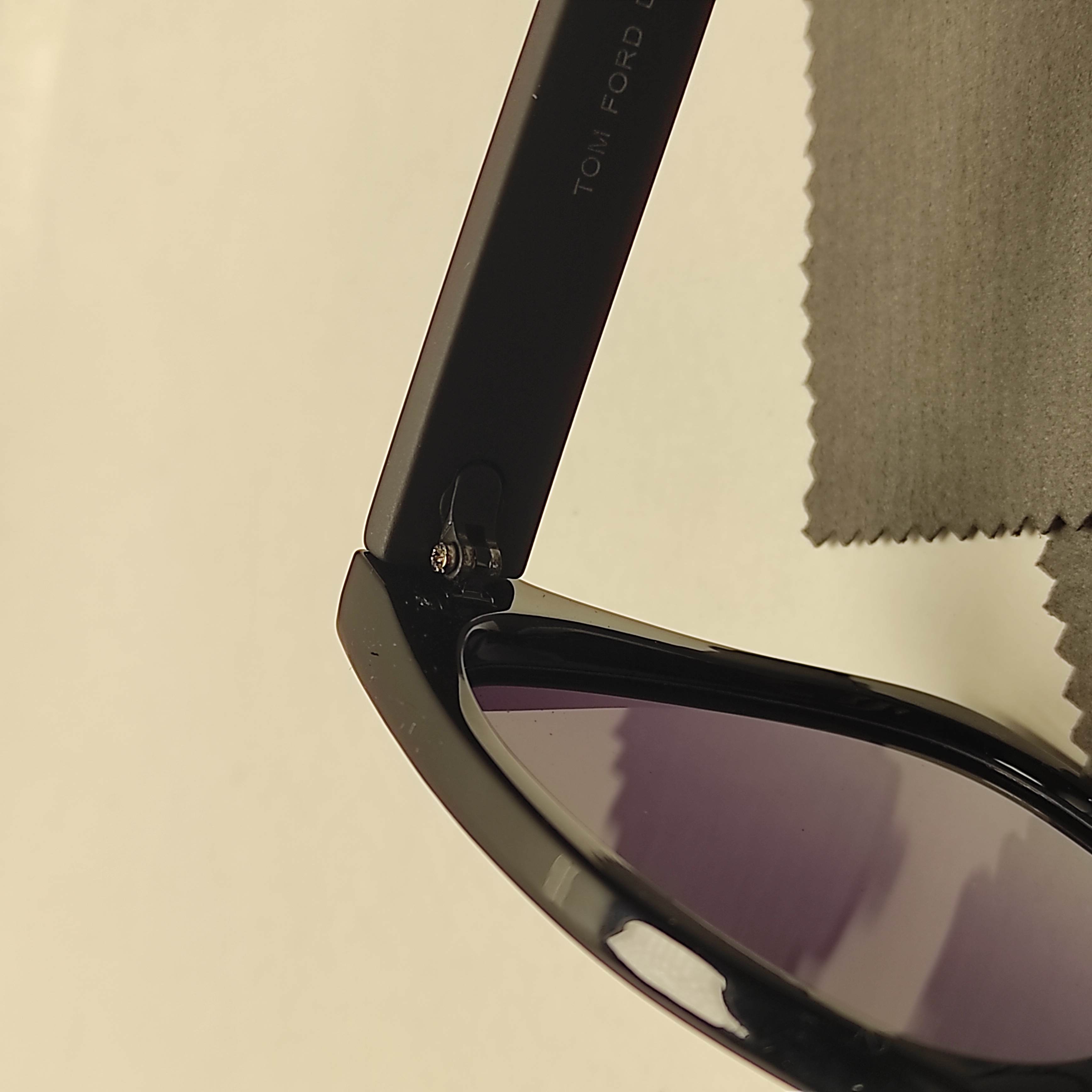 عینک آفتابی پلاریزه زنانه TOM FORD کد 8911