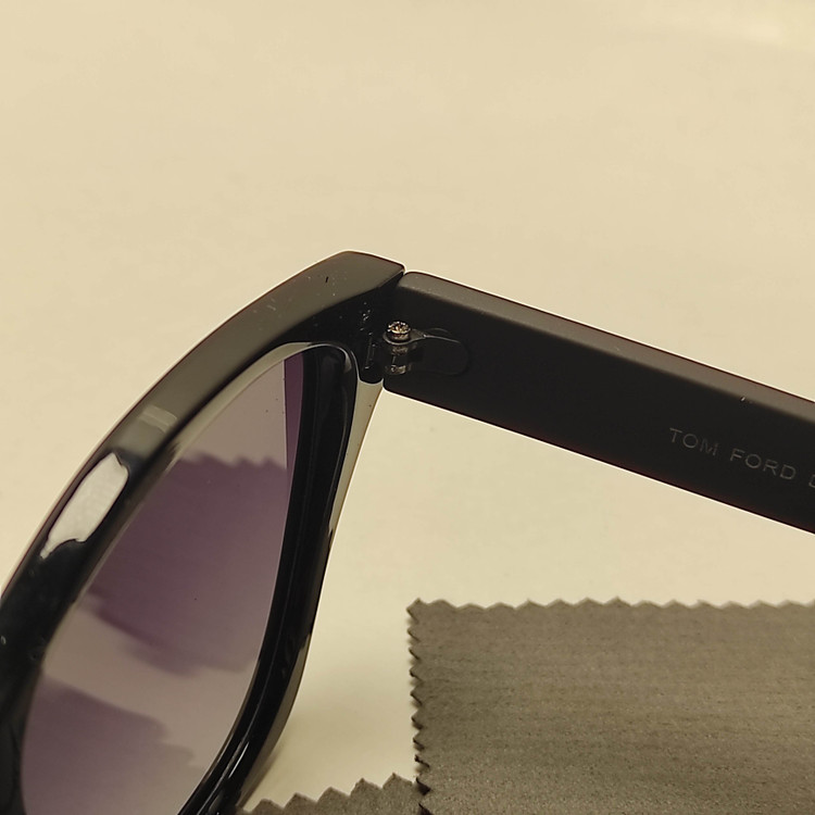 عینک آفتابی پلاریزه زنانه TOM FORD کد 8911