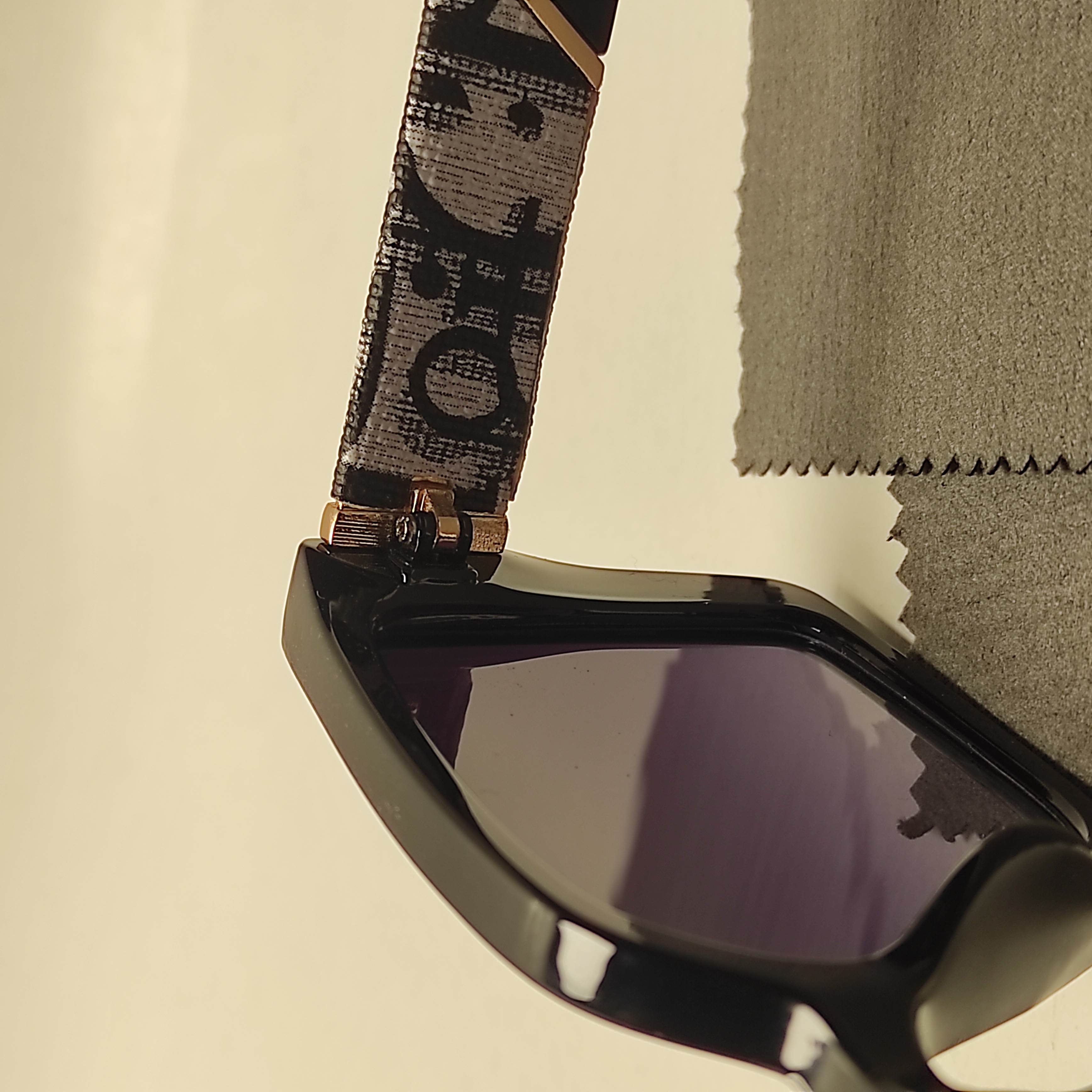 عینک آفتابی پلاریزه زنانه DIOR کد 8950