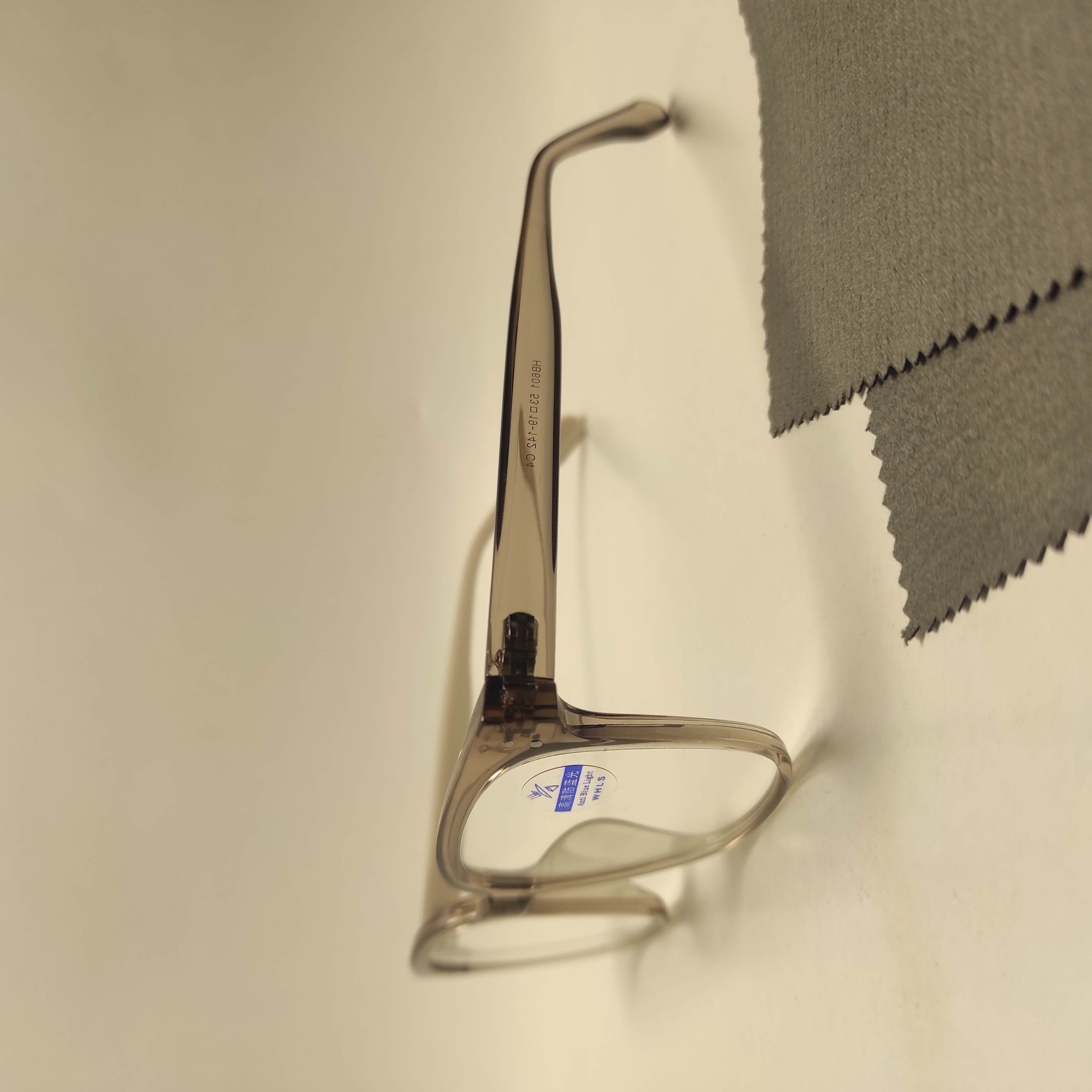 عینک طبی کائوچو بلوکات کد HB601